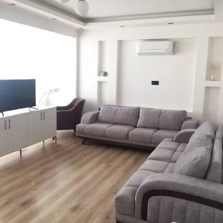 Sunny And Spacious Apartment *