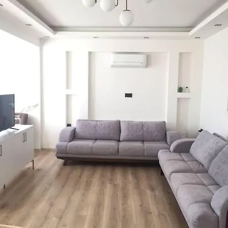 Sunny And Spacious 페티예